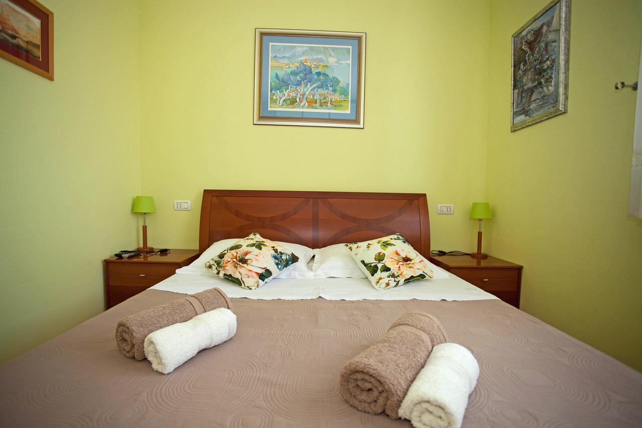 Apartment Pia Rovigno Esterno foto