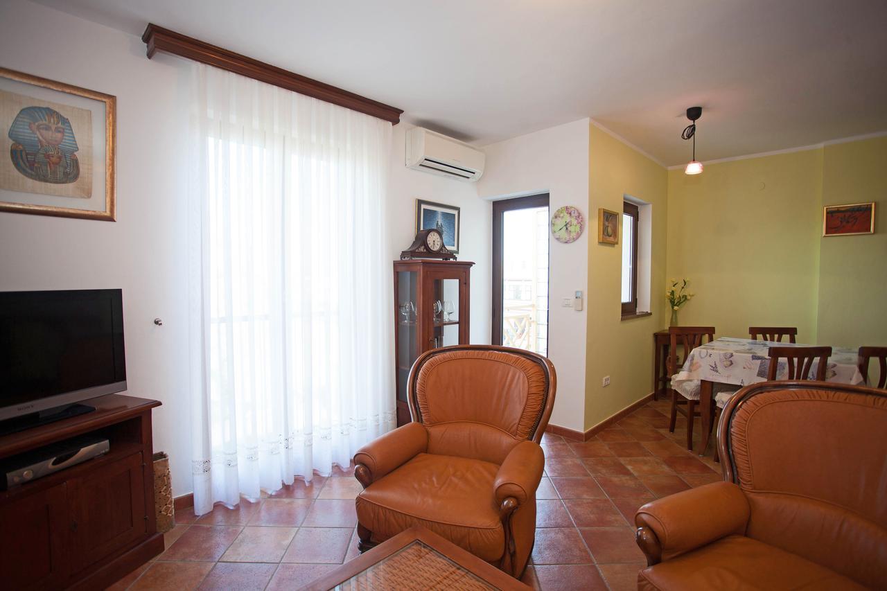 Apartment Pia Rovigno Esterno foto